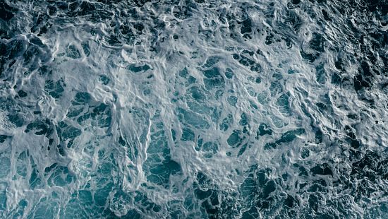 water waves in close up photography